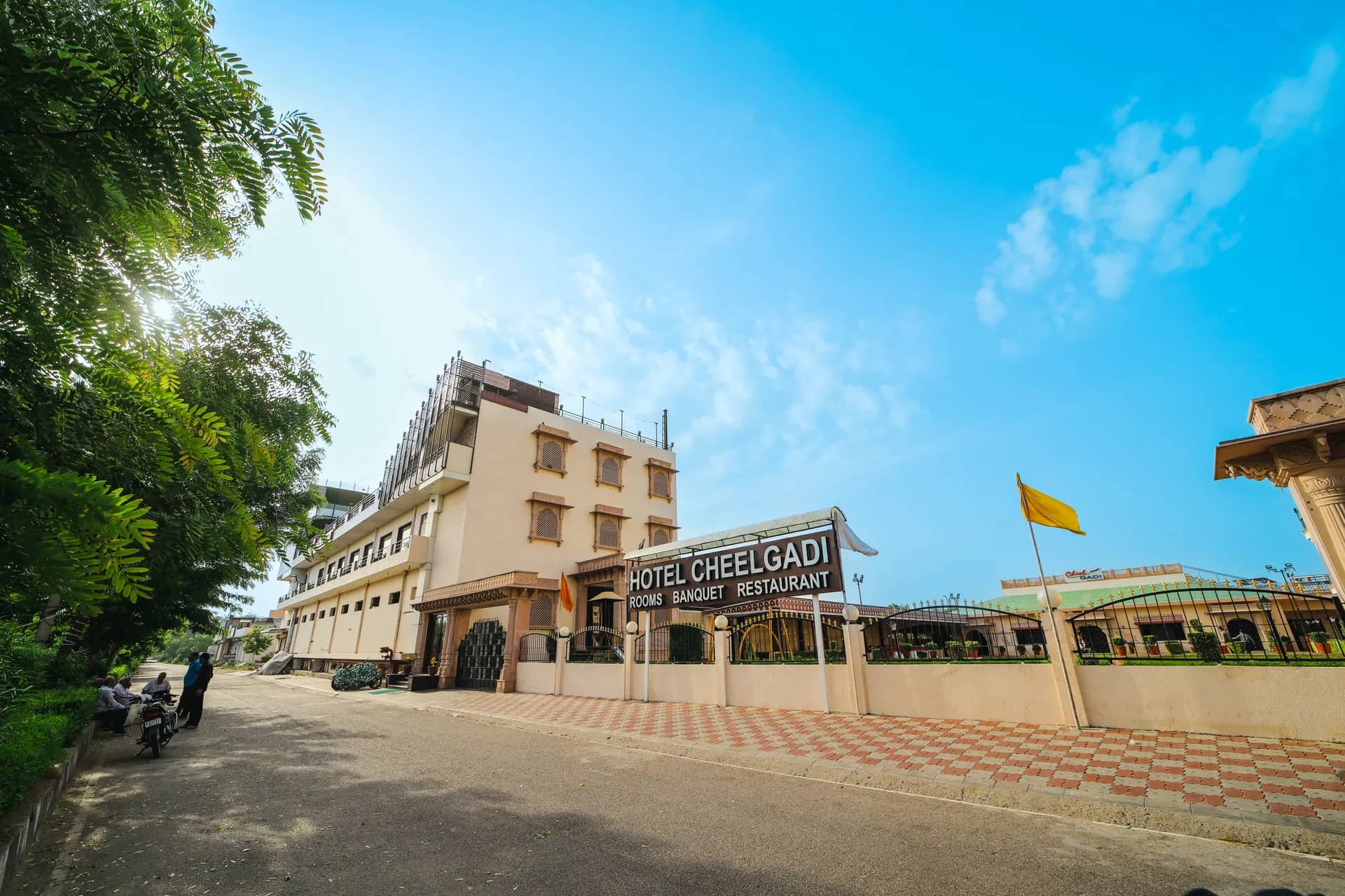 Cheelgadi hotel exterior in Jaipur